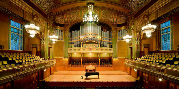 Auf den Spuren des  Komponisten: der Saal der Liszt Musikakademie