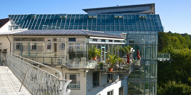Herausragend - in jeder Hin-Sicht: Das Bürgerhaus liegt hoch über dem Isartal