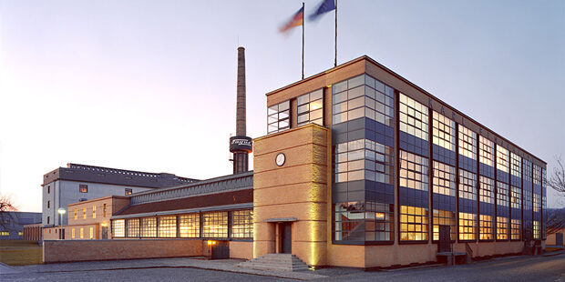 UNESCO-Weltkulturerbe als Spielstätte: Das Fagus-Werk in Alfeld, entworfen von Architekt Walter Gropius