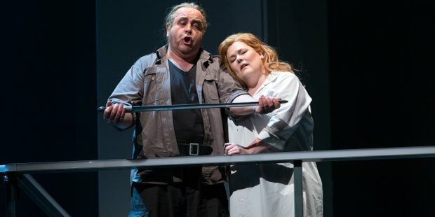 Siegfried (Thomas Mohr), Brünnhilde (Christiane Libor)