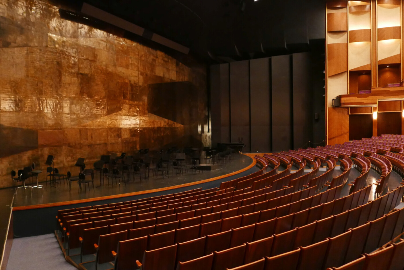 Großes Festspielhaus Salzburg: Blick auf die leere Bühne