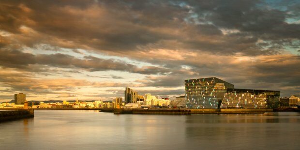 Spektakuläre Glasfassade: das Konzerthaus „Harpa“ in Reykjavík