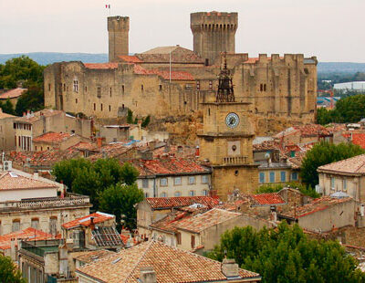 Spielort: die mittelalterliche Burg von Salon-de-Provence