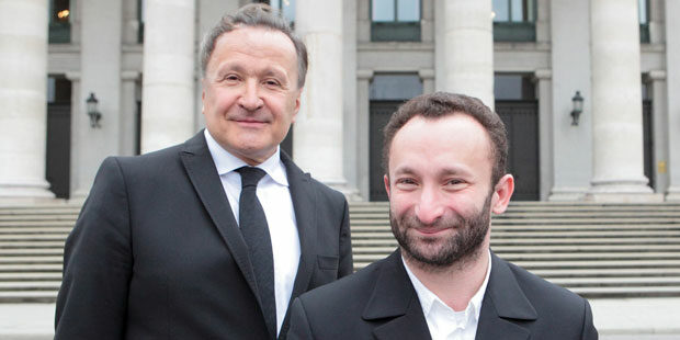 Intendant Nikolaus Bachler und Kirill Petrenko vor der Bayerischen Staatsoper