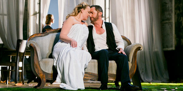 Edith Haller (Isolde) und Jeffrey Dowd (Tristan)