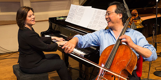 Helle Spielfreude: Yo-Yo Ma mit Duo-Partnerin Kathryn Stott