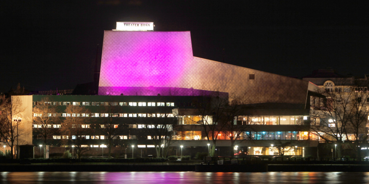 Opernhaus Bonn bei Nacht