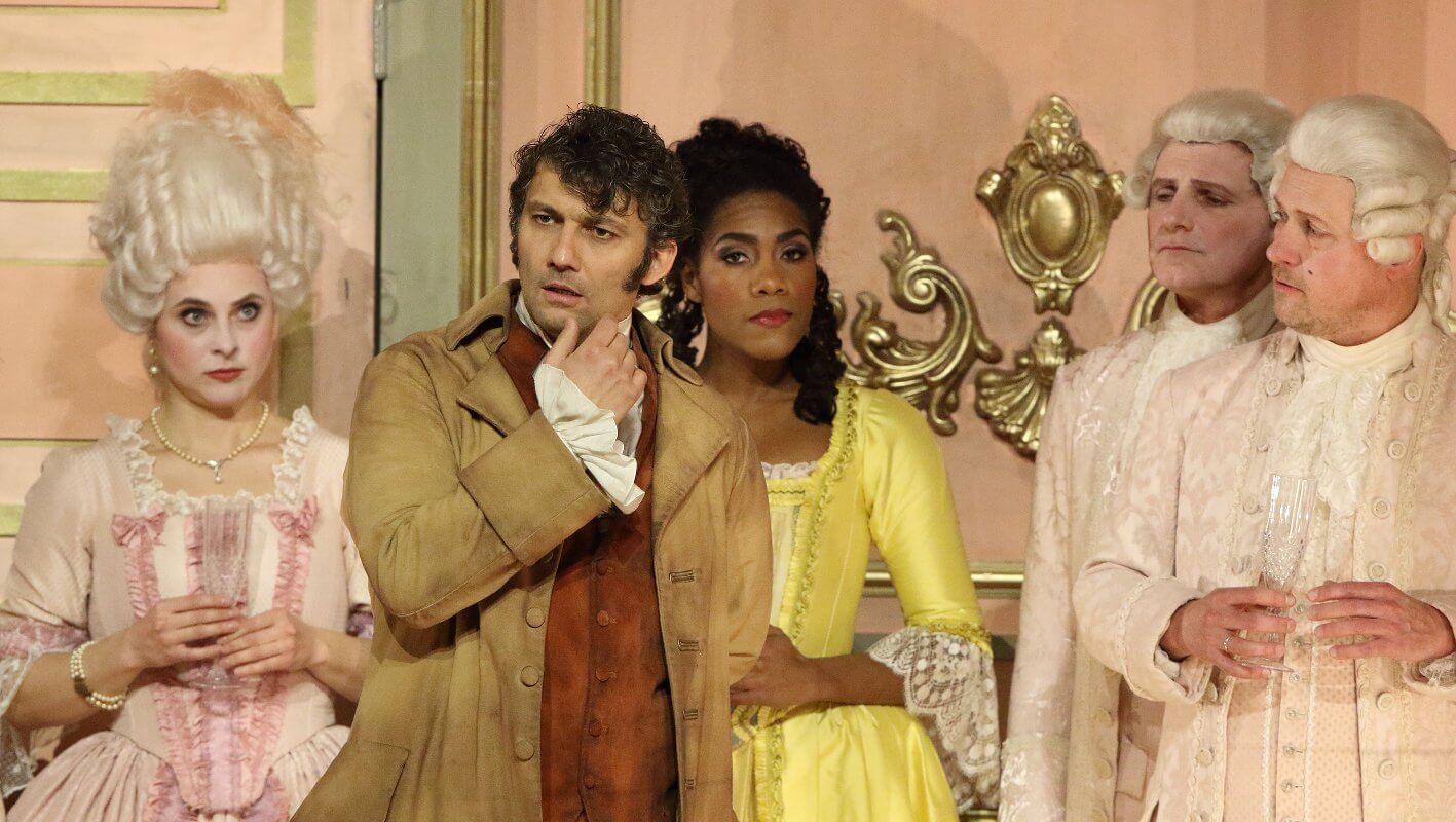 Jonas Kaufmann (Andrea Chénier) und J'Nai Bridges (Bersi) an der Bayerischen Staatsoper