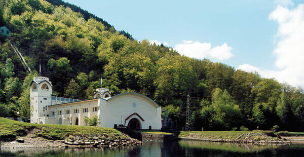 Inmitten von Turbinen