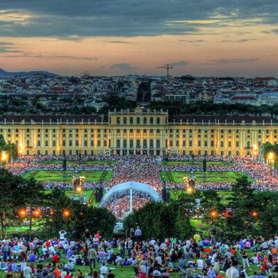 Sommernachtskonzert der Wiener Philharmoniker im Park von Schloss Schönbrunn