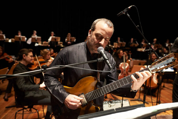 Marc Sinan und die Dresdner Sinfoniker beim Gedenkkonzert