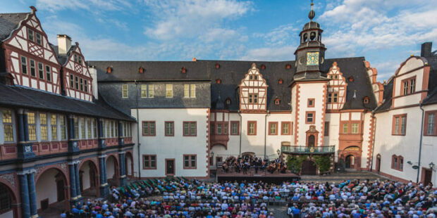 Festspielsommer im Renaissancehof von Schloss Weilburg