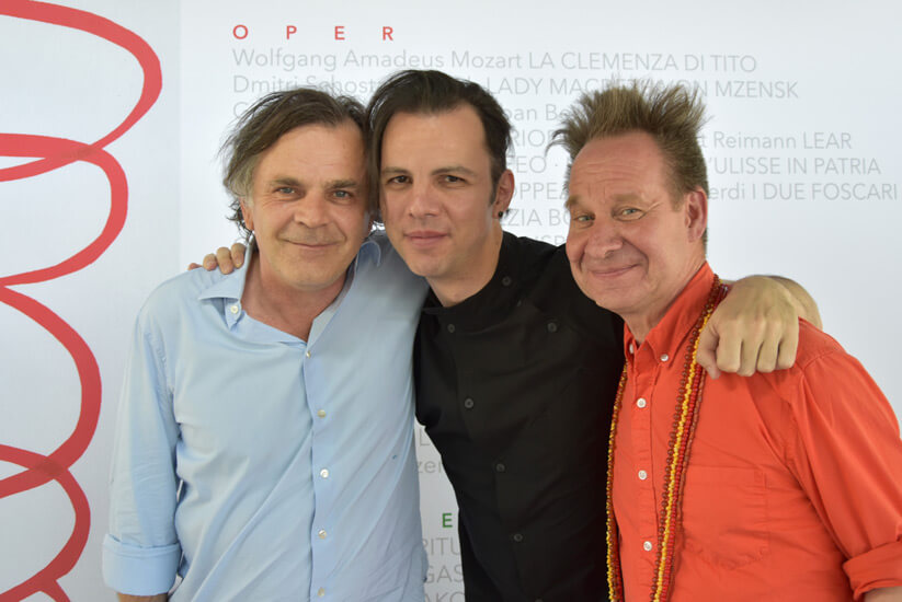 Markus Hinterhäuser (Intendant der Salzburger Festspiele), Teodor Currentzis (Leitung) und Peter Sellars (Regie)