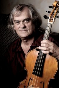 Sigiswald Kuijken mit einem Violoncello da spalla