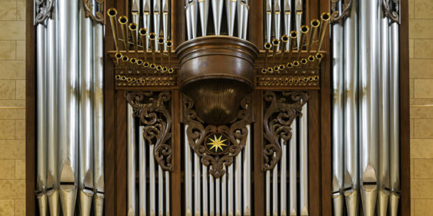 Orgelprospekt mit Zimbelstern