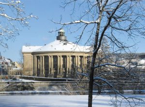 Kissinger Winterzauber. Regentenbau im Schnee