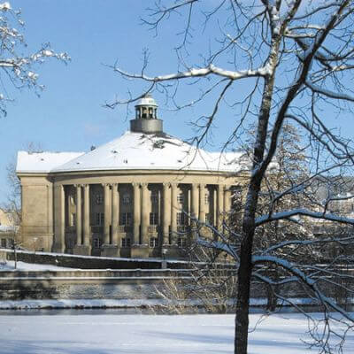 Kissinger Winterzauber. Regentenbau im Schnee