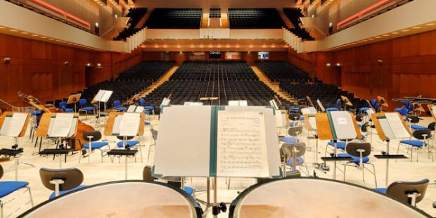 Orchesterpodium der Duisburger Philharmoniker in der Mercatorhalle