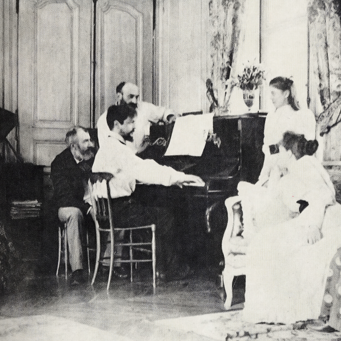 Claude Debussy am Klavier im Hause seines Freundes Ernest Chausson, 1893