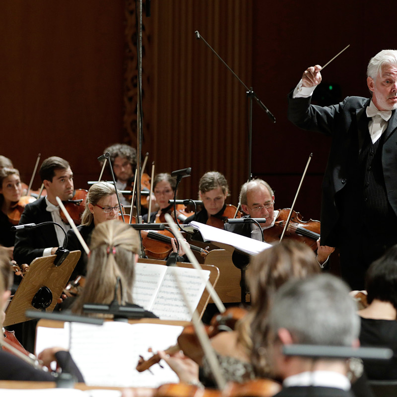 Jukka-Pekka Saraste dirigiert das WDR Sinfonieorchester