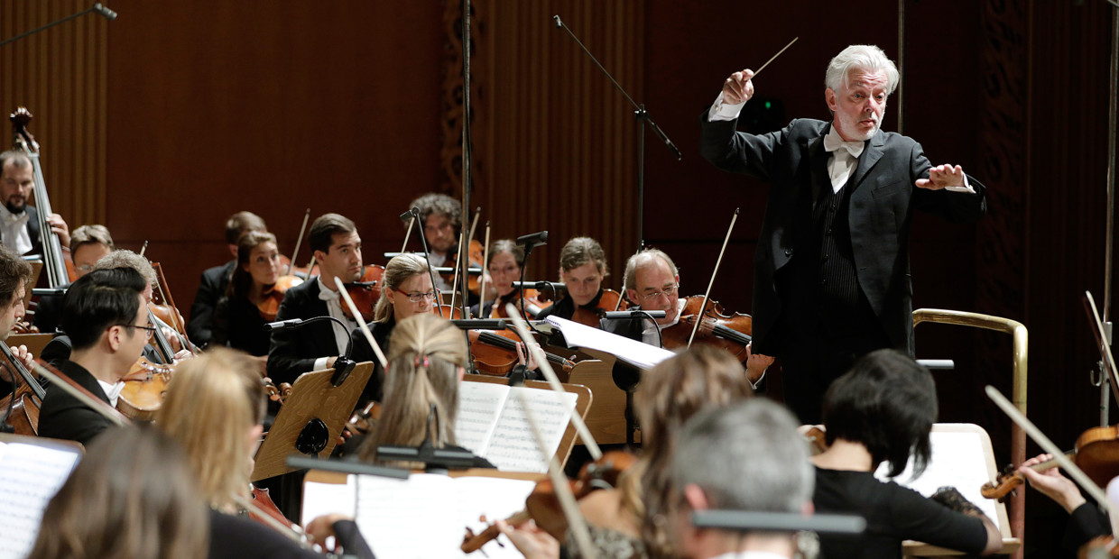 Jukka-Pekka Saraste dirigiert das WDR Sinfonieorchester