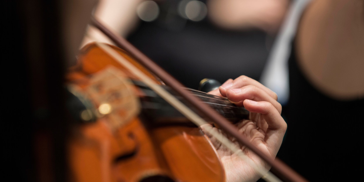 Young Artists Foundation – Junge Geigerin