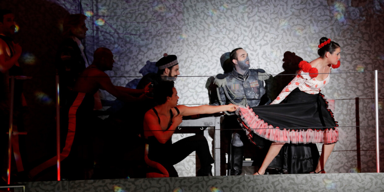 Wolfgang Stefan Schwaiger (Mary), Miroslav Stricevic (Obrist, Graf von Spannheim), Katerina Giannakopoulou (Andalusierin), Alexeider Abad Gonzalez (Tanzender Fähnrich)