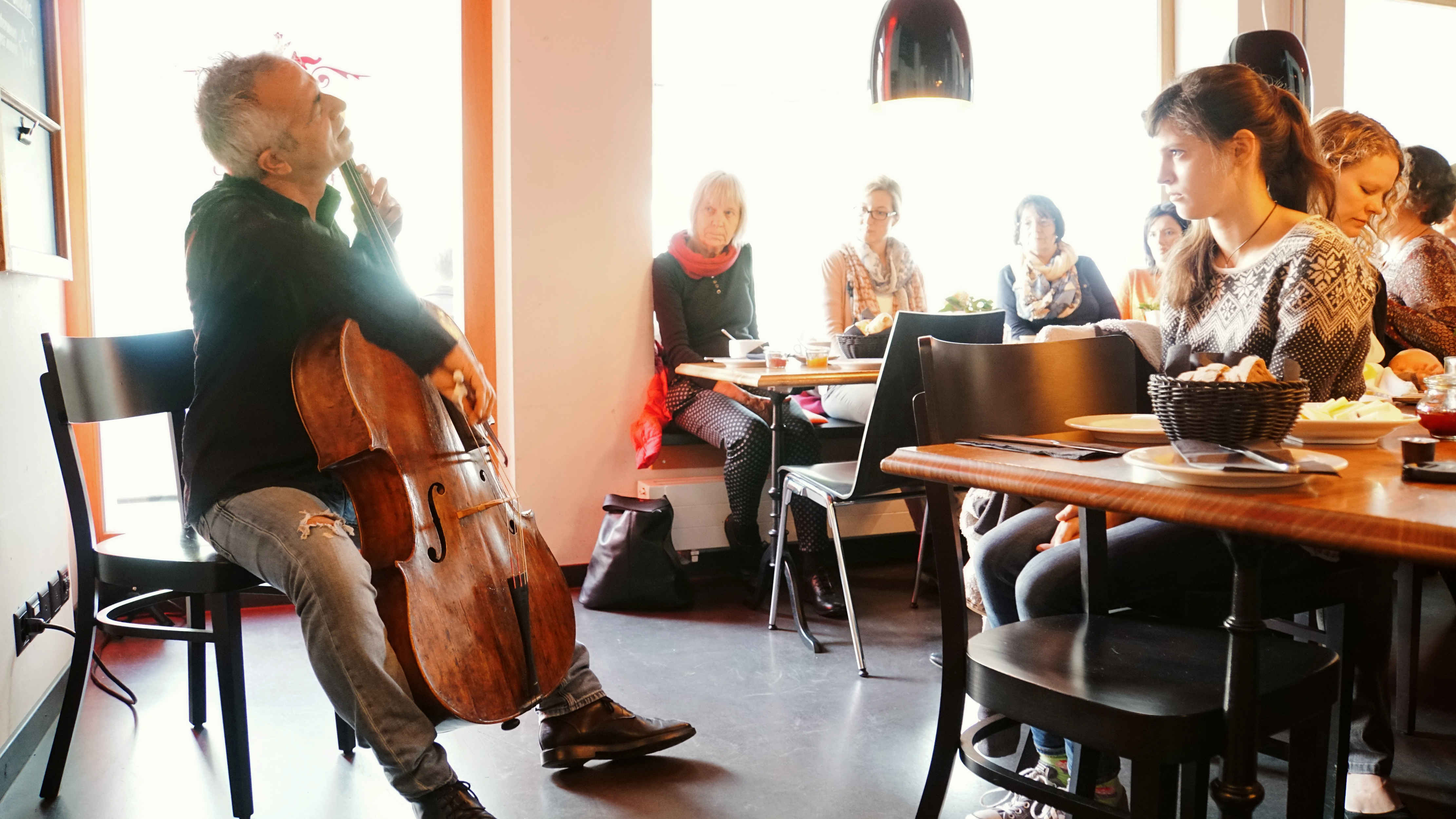 Vivacello, Konzert "VitaminC": Kaffee und Cellomusik im Kulturhotel "Guggenheim"