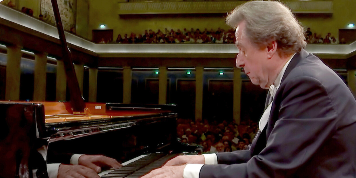 Filmstill aus "Brahms' Klavierkonzert Nr. 2 – Lahav Shani trifft Rudolf Buchbinder"