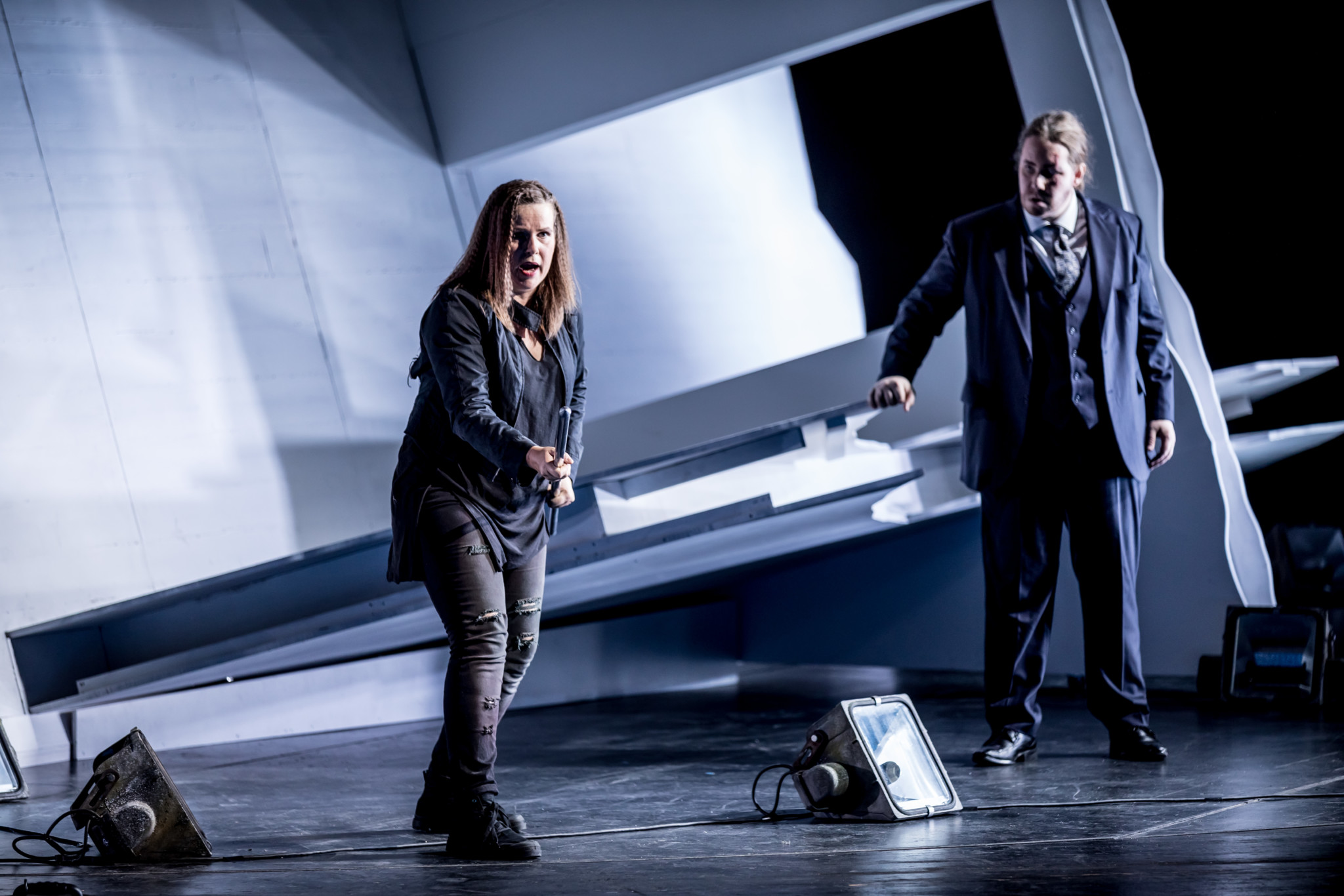 Julia Borchert und Lucia Lucas in Wagners „Walküre“ am Theater Magdeburg