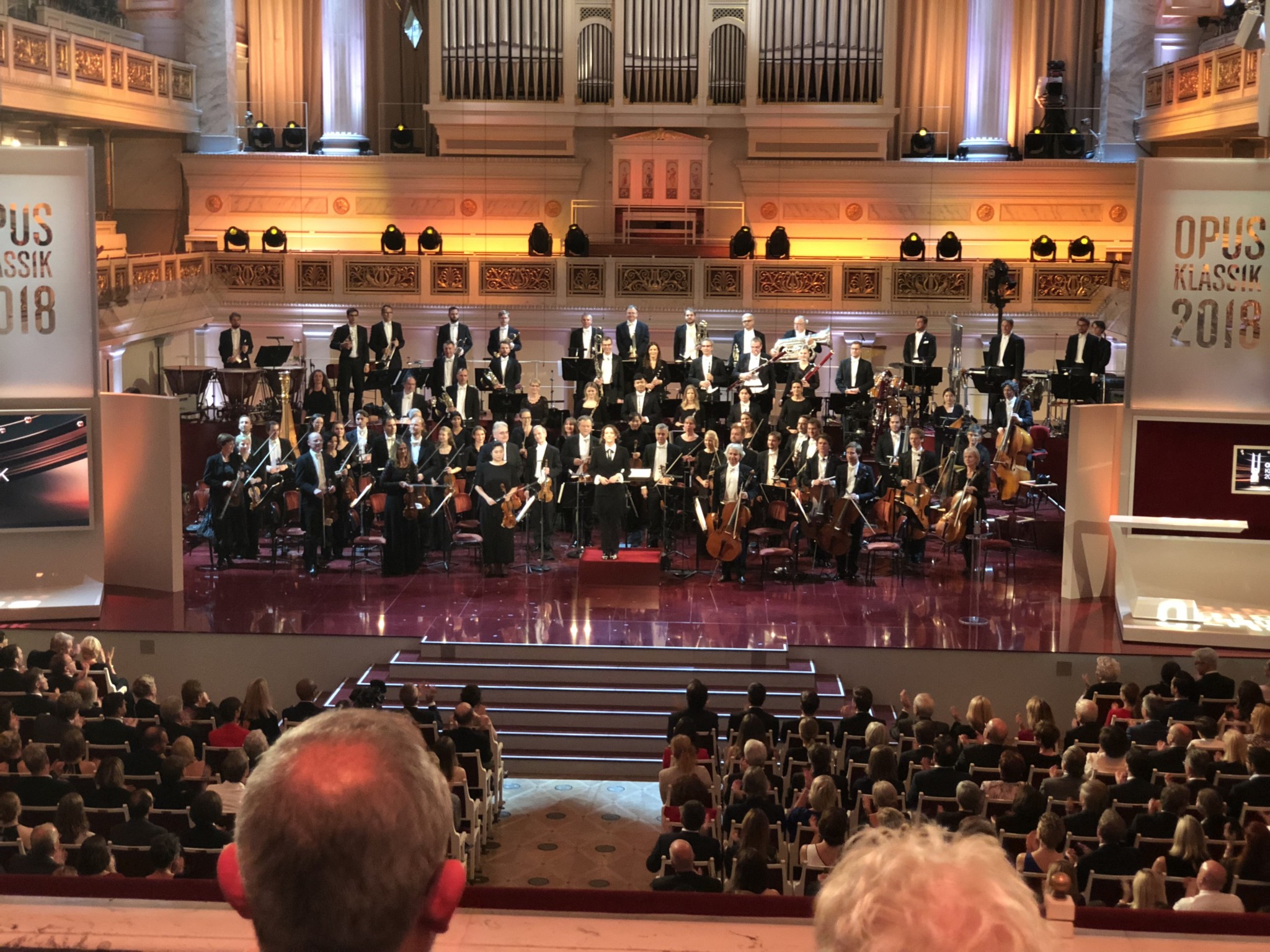 Auf der Bühne: Dirigentin Alondra de la Parra und das Konzerthausorchester Berlin