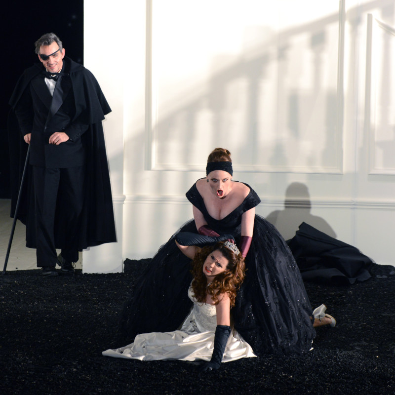 Szenenbild aus "Rodelinda"