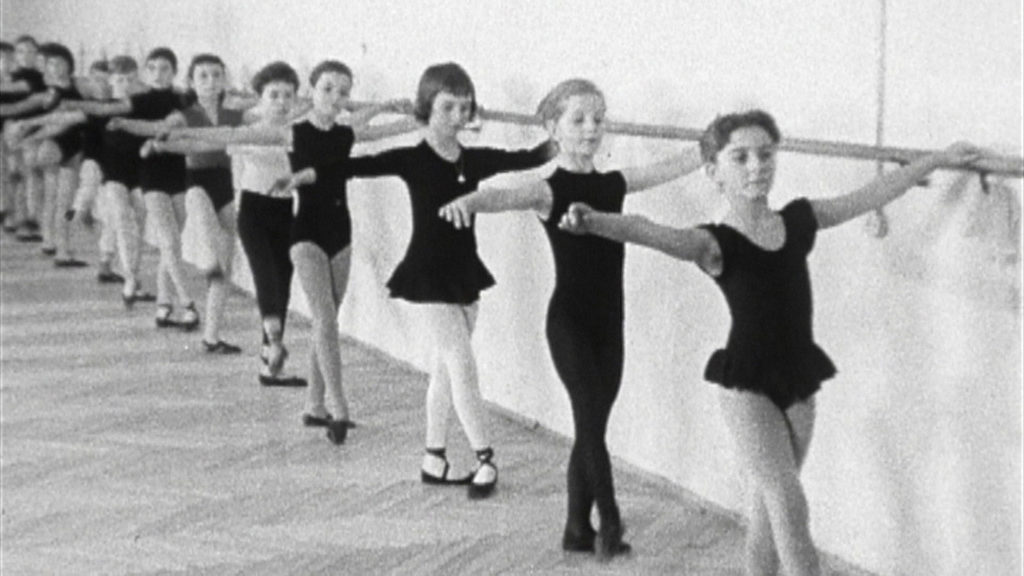 Wie kleine Tauben fliegen lernen: Einblicke in das Kinderballett der Bayerischen Staatsoper