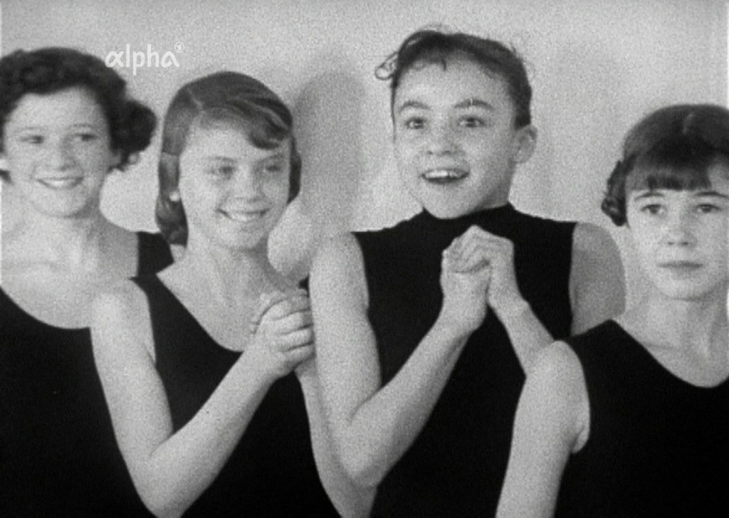 Filmstill aus "Mit den Füßen fängt es an – Ein Tag beim Ballett der Bayerischen Staatsoper"
