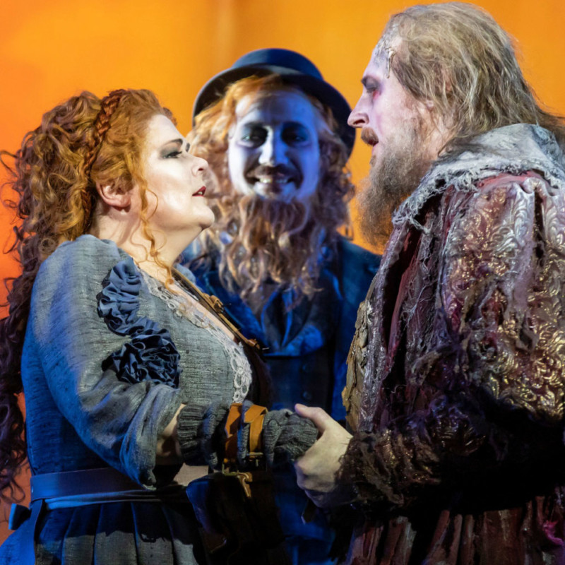Senta (Christiane Libor), Daland (Randall Jakobsh), Der Holländer (Iain Paterson)