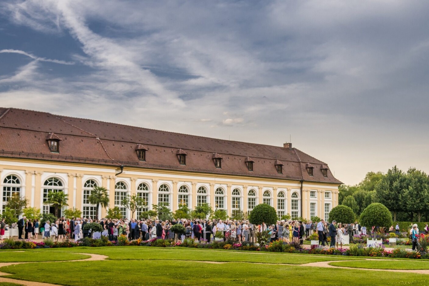 Konzertpause vor der Orangerie Ansbach