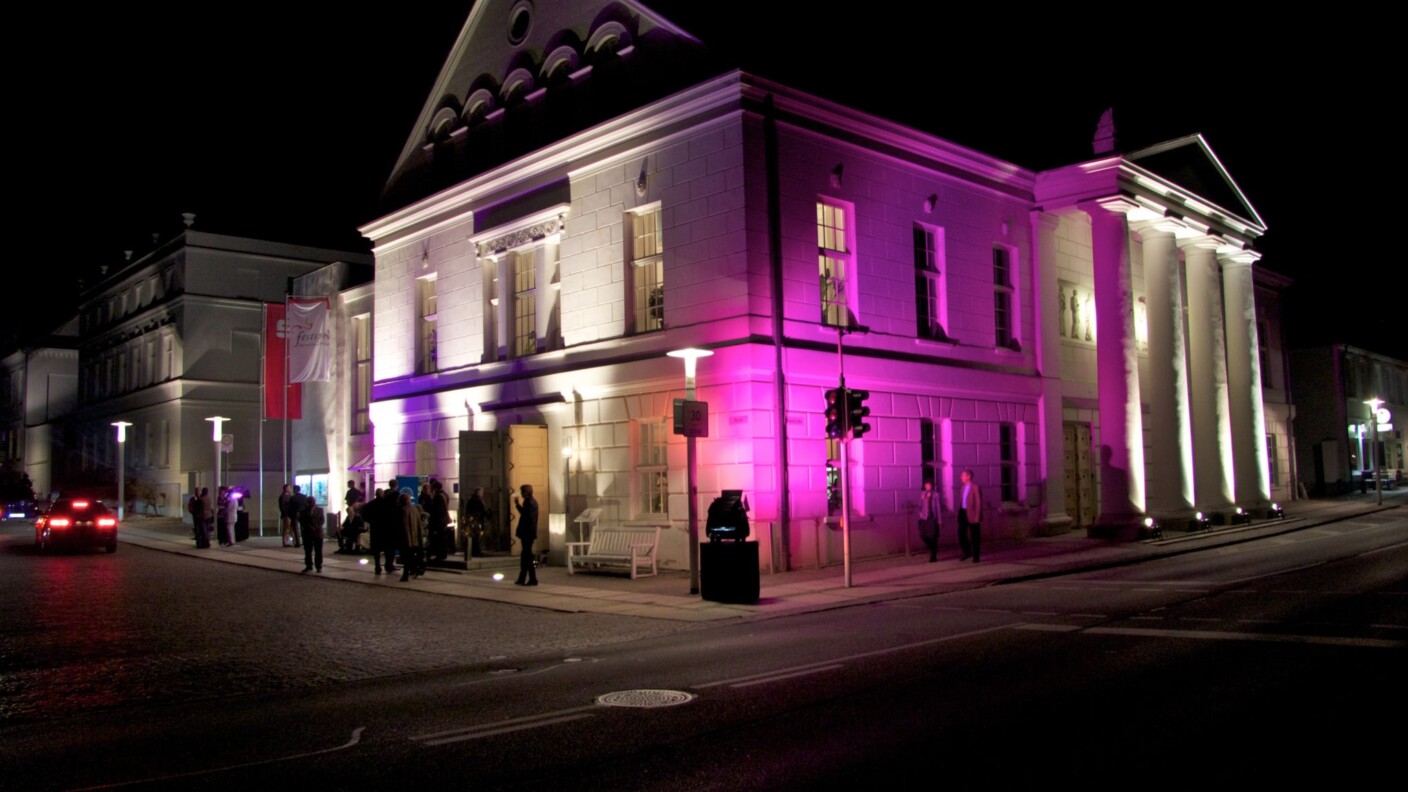 Theater Putbus bei Nacht