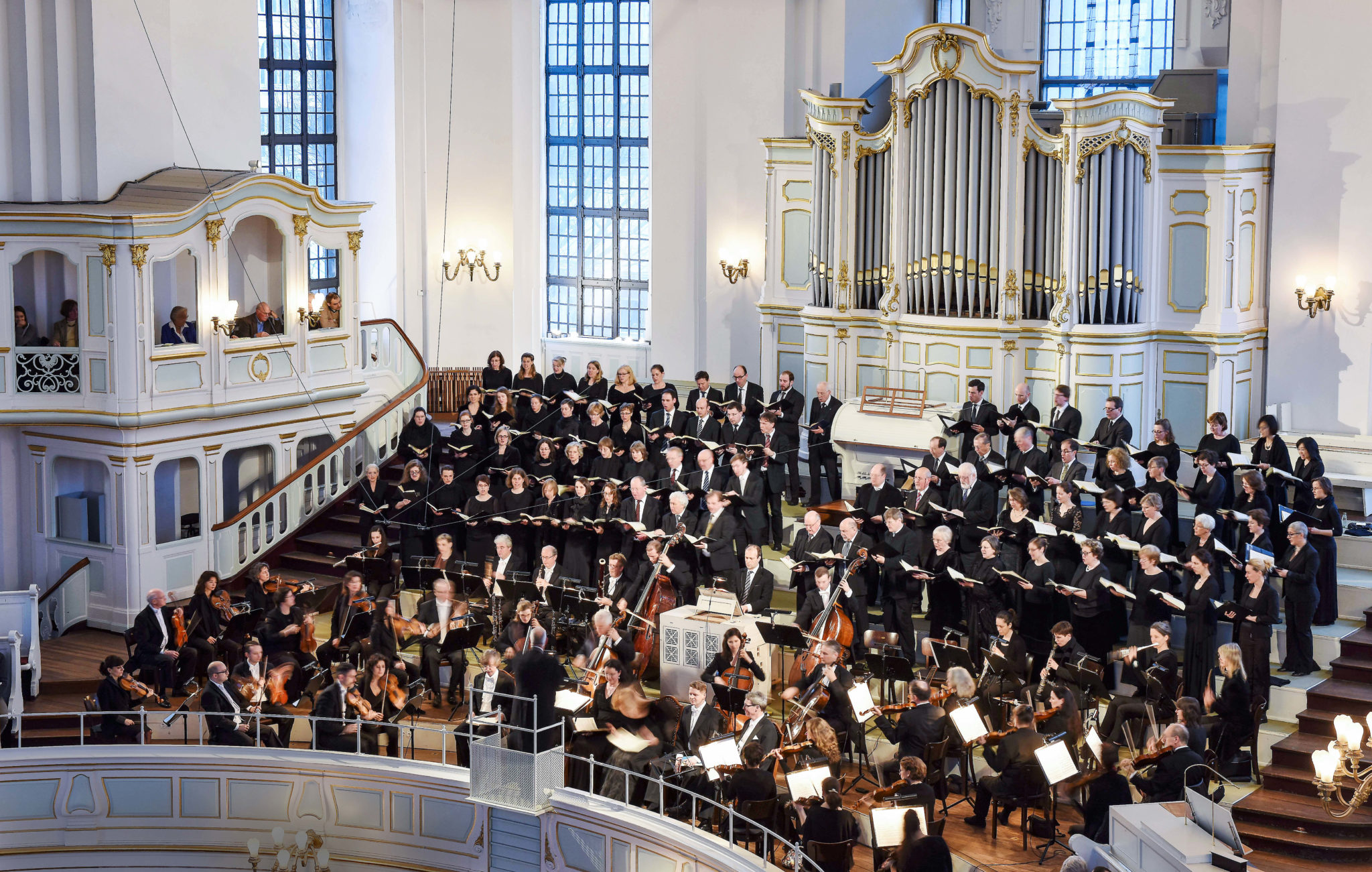 Christoph Schoener und „sein“ Chor St. Michaelis