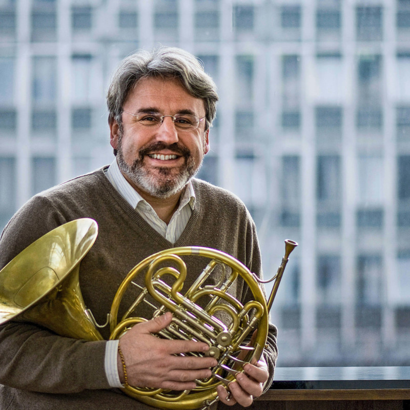 In Salzburg zuhause, in der Welt unterwegs: Der Kroate Radovan Vlatković haucht Mozarts drittem Hornkonzert frischen Atem ein.