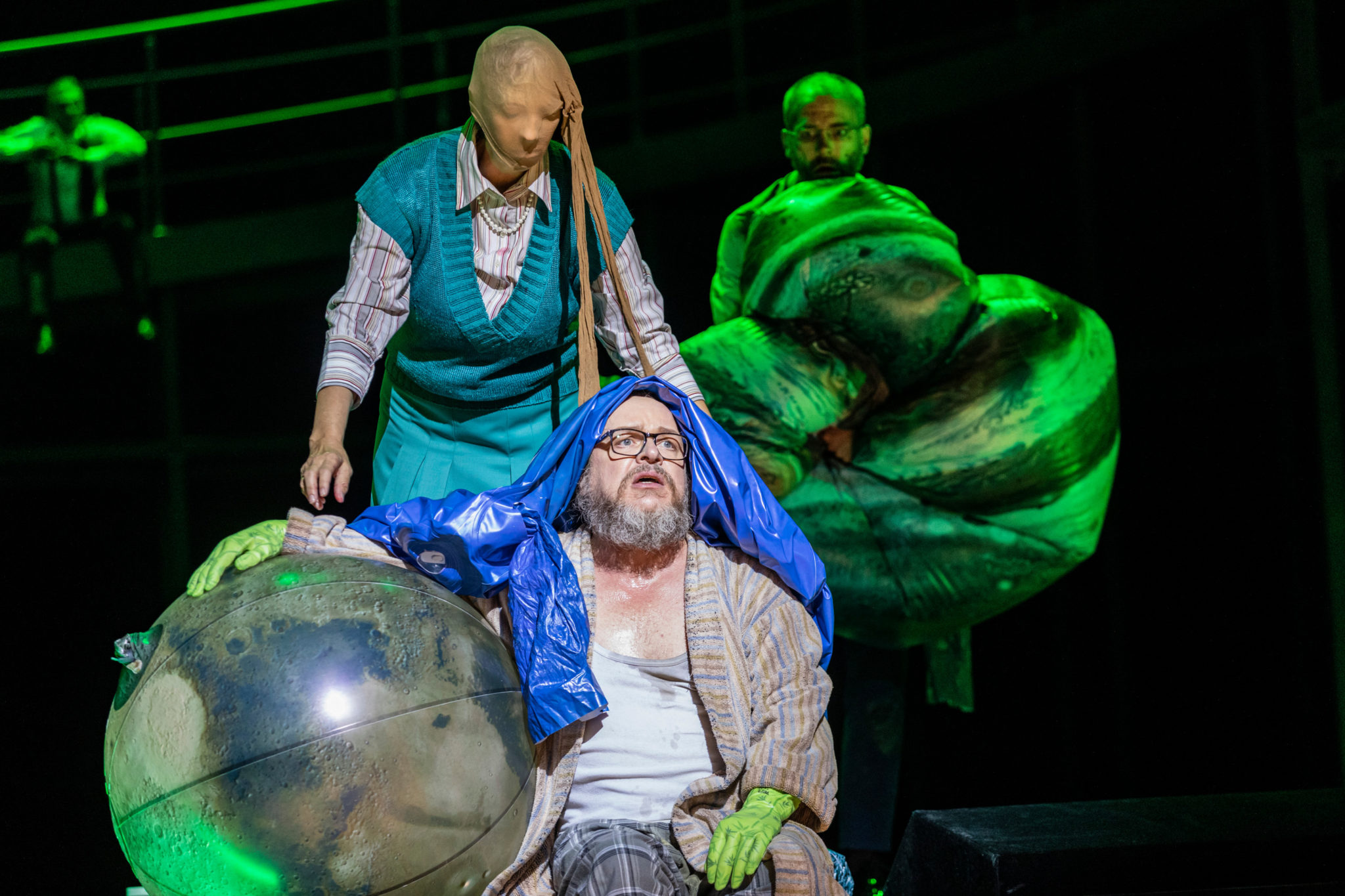 Iris Vermillion (Mescalina), Markus Marquardt (Nekrotzar), Komparserie
