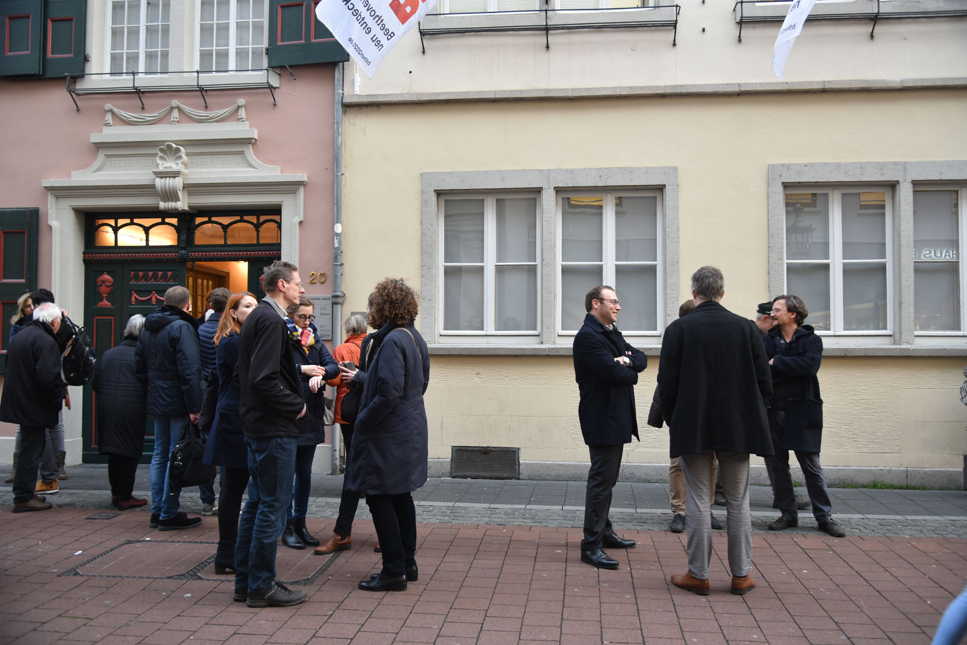 concerti-Mitarbeiter vor dem Geburtshaus Ludwig van Beethovens