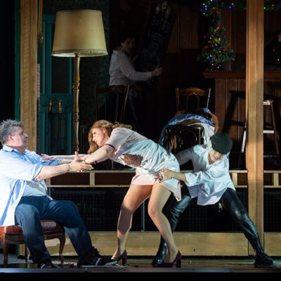 Szene aus „Falstaff“ an der Staatsoper Hamburg