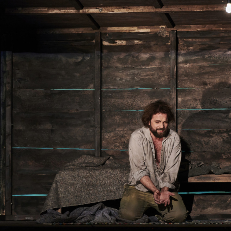 Szenenbild aus Aubers „Die Stumme von Portici“ am Theater Dortmund