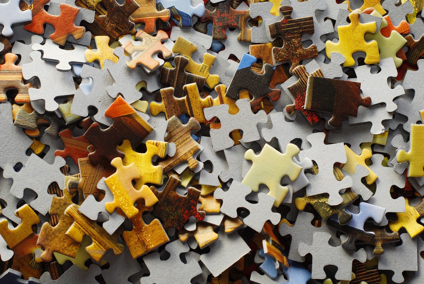 ... und puzzelt gemeinsam mit seiner Freundin