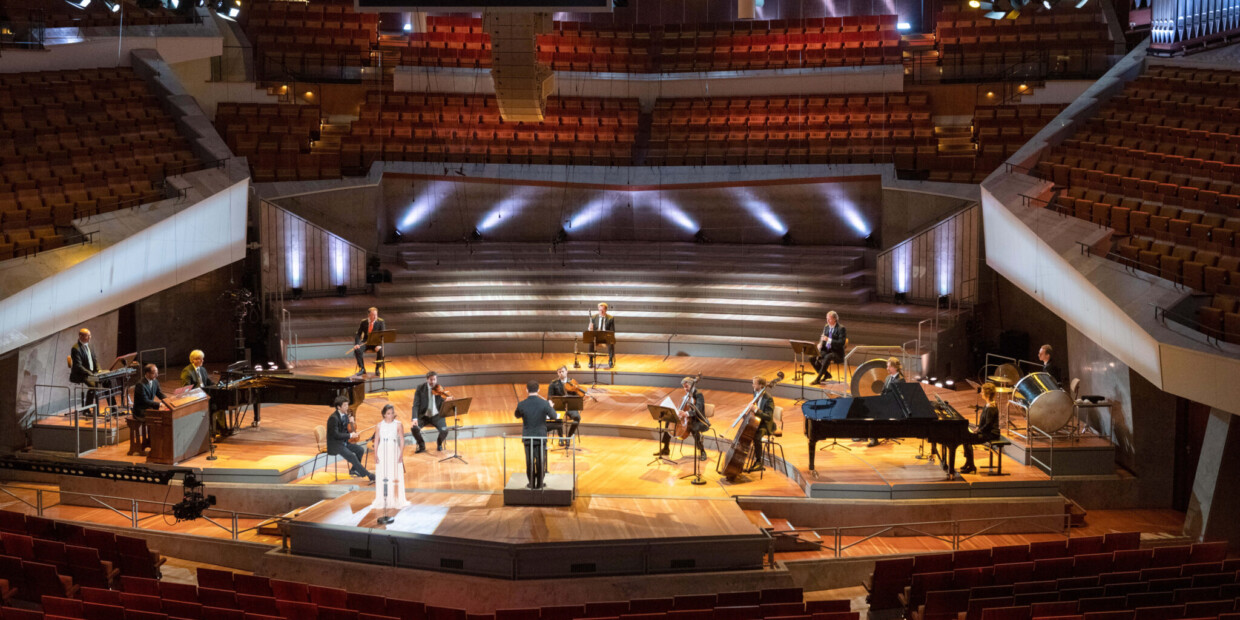 Leere Zuschauerränge, Abstandsgebot auf der Bühne: Nur so durfte das diesjährige Europakonzert der Berliner Philharmoniker stattfinden