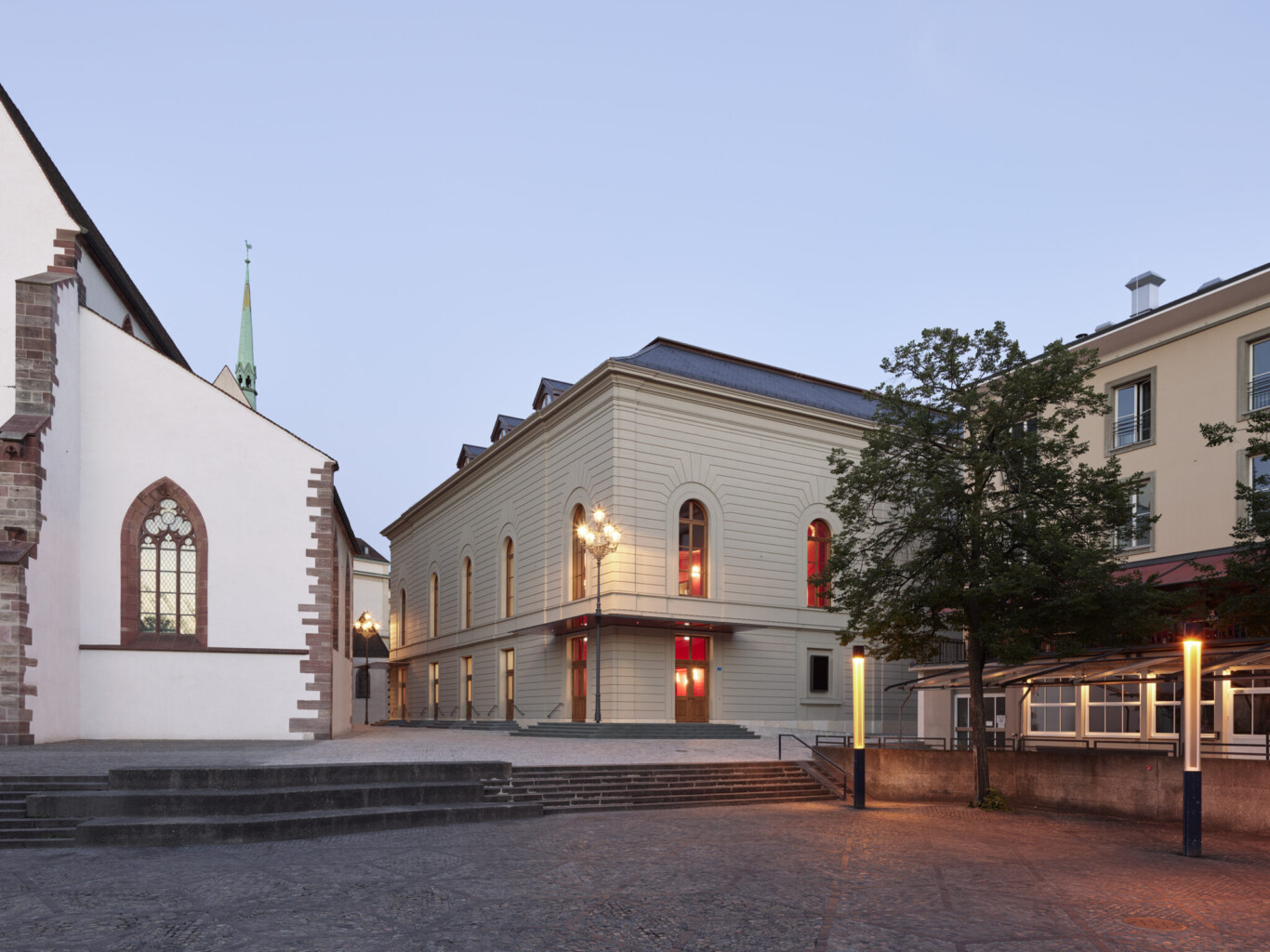 Platz, Licht, Farbe, Alphornklang