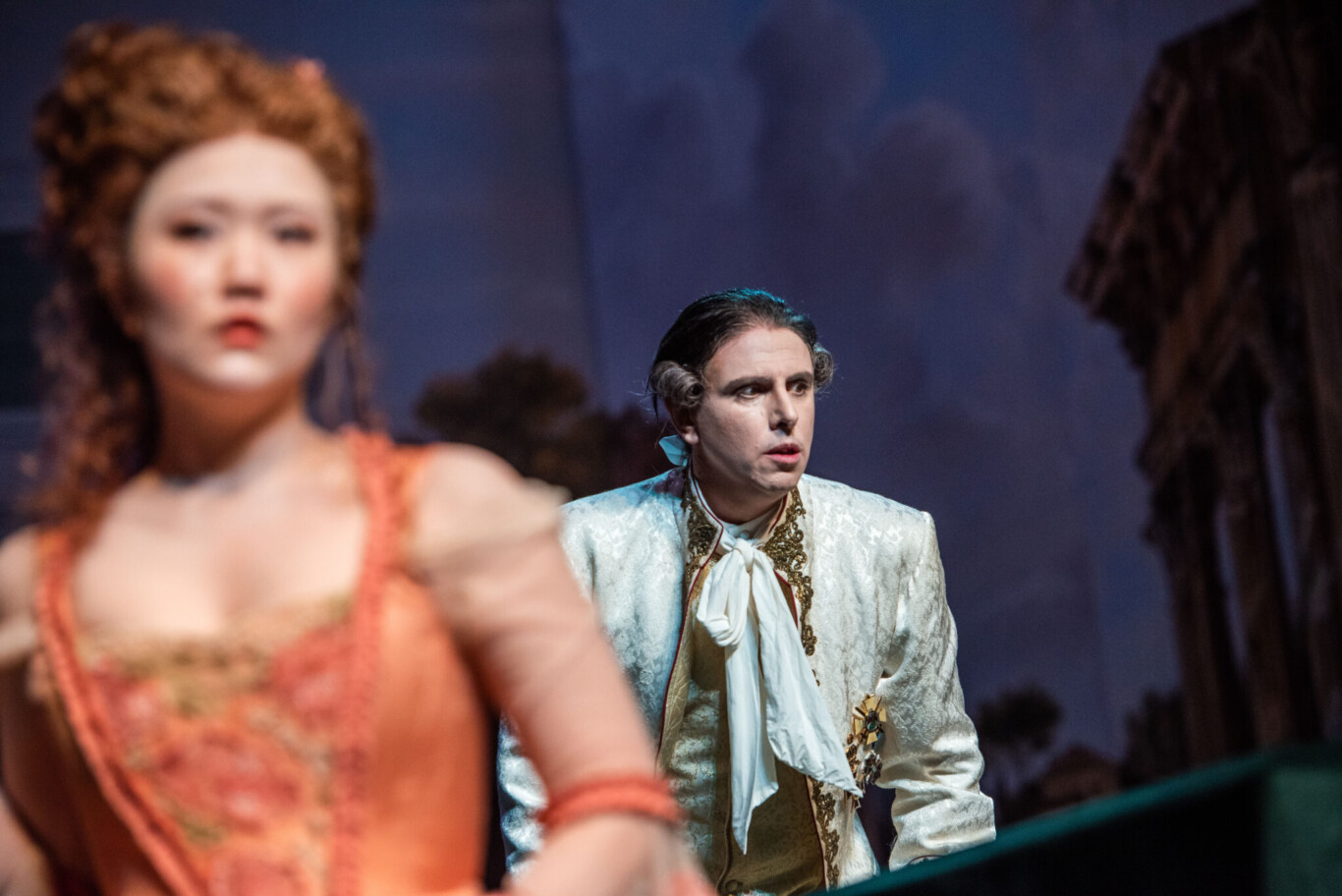 Hyejin Lee (Servilia) und Emanuele D'Aguanno (Titus)