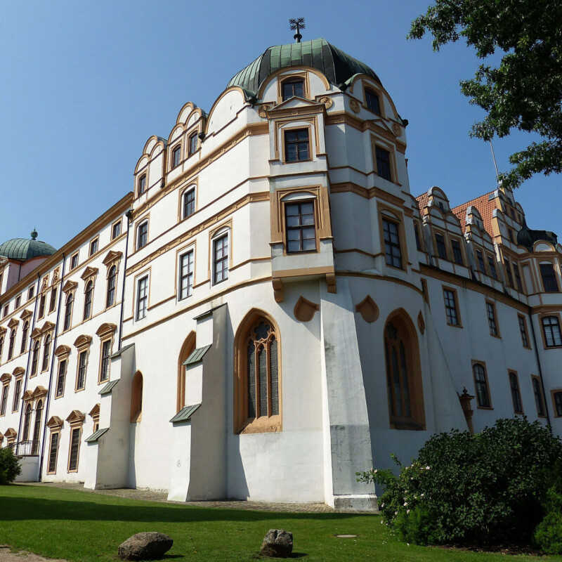 Am 27. September macht das „Festival aufm Platz“ Station im Schloss Celle, wo Dörte Lyssewski aus Raymond Queneaus Stilübungen liest