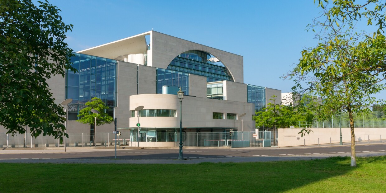 Haus der Entscheidung: Bundeskanzlerin Angela Merkel telefoniert heute im Bundeskanzleramt mit den Regierungschefinnen und Regierungschefs der Länder.