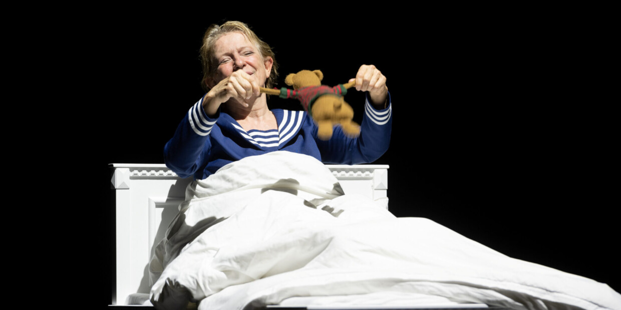 Dagmar Manzel in „Pierrot Lunaire“